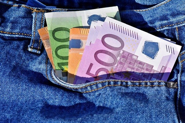 eurobankovky v kapse